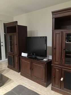 Wall Entertainment Set $80