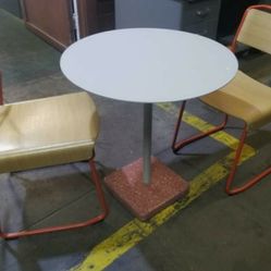 VG & P Breakfast / Break-Room Table & Chairs