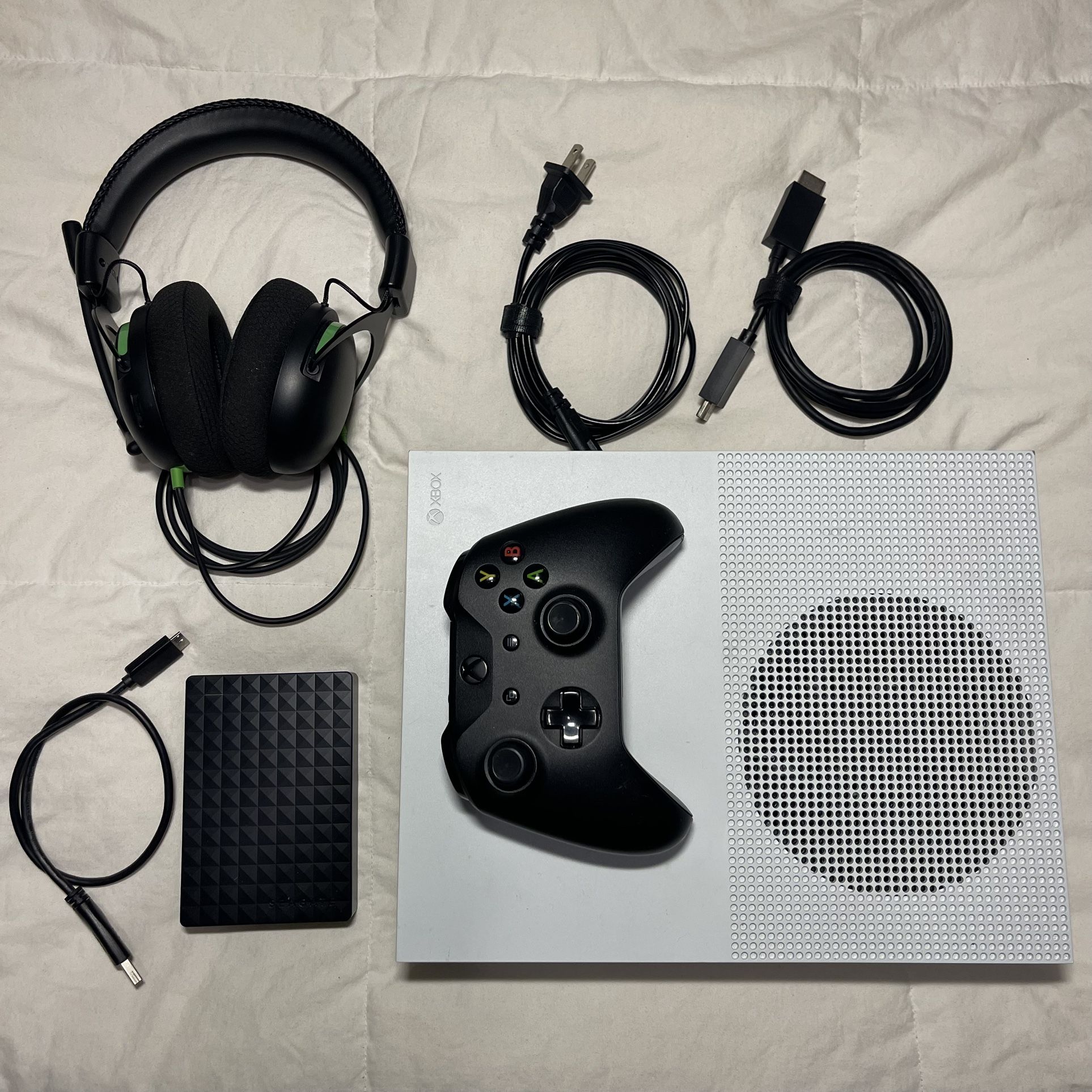 Xbox One S (5TB) Bundle