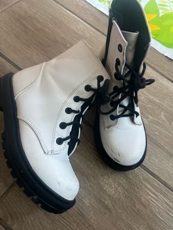 White boots size 1 youth