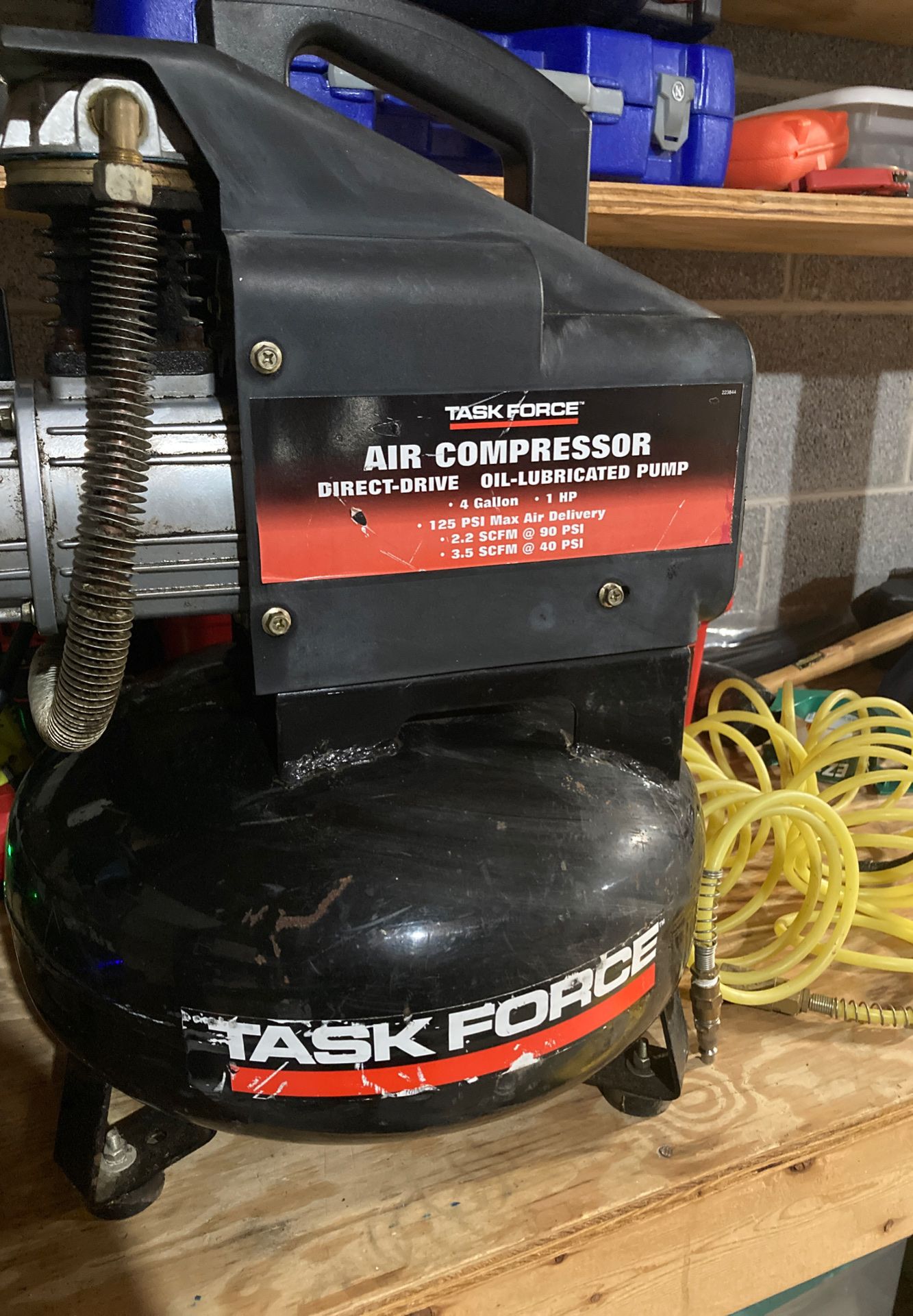 Task Force 4 Gal air compressor with hose.