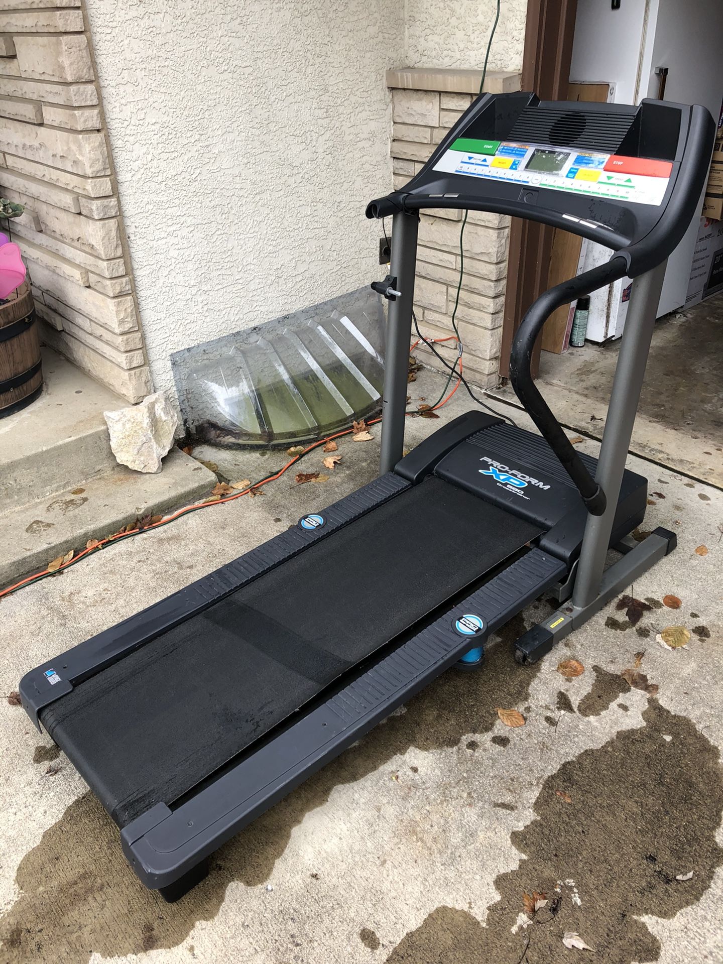 PRO FORM XP680 CROSSTRAINER original price $800 missing one hand rail pick up only Hilliard area