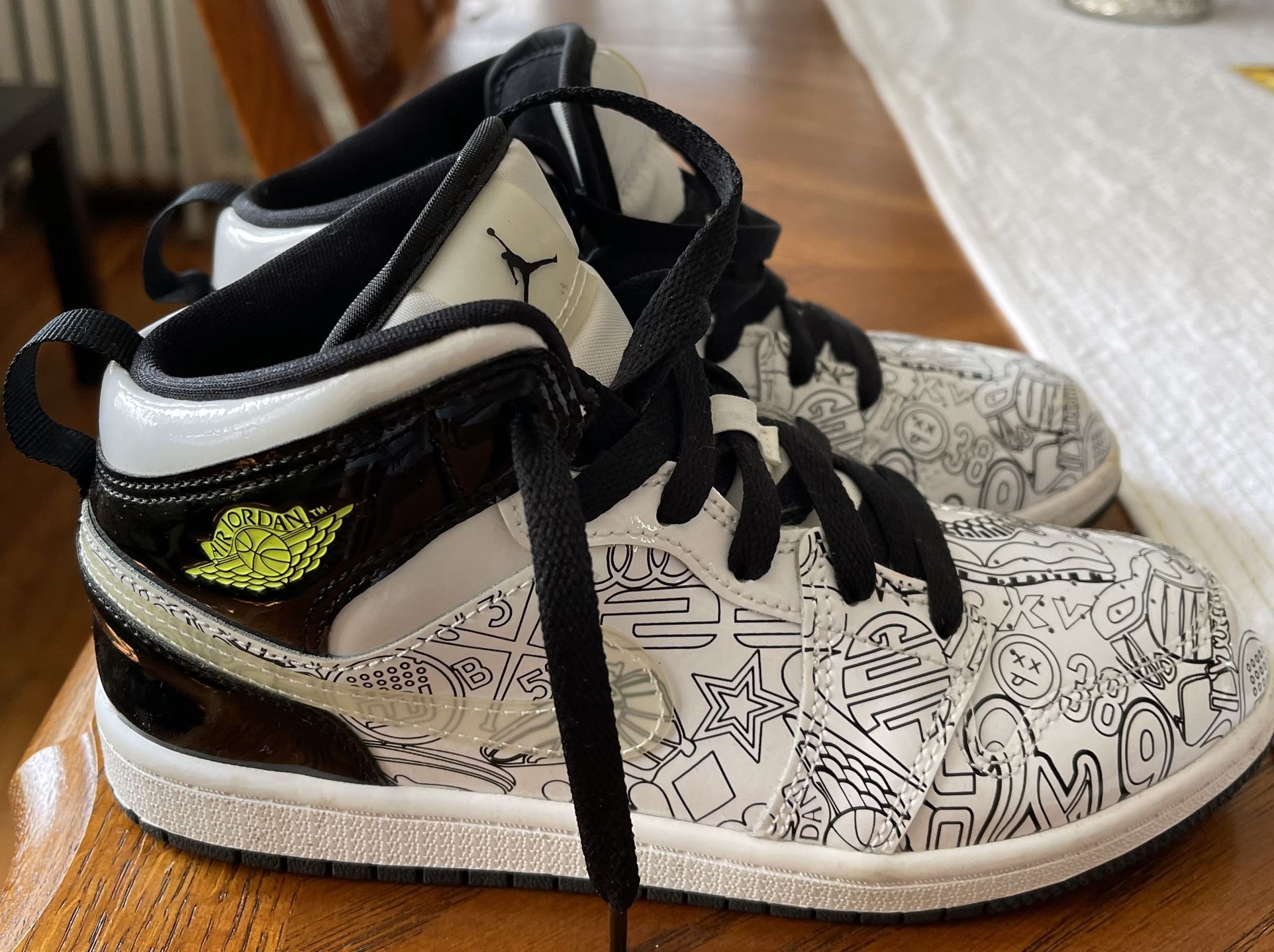 Air Jordan 1 Mid SE ‘DIY’