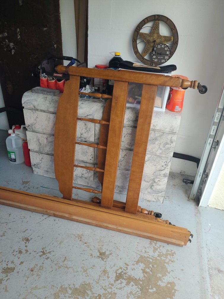 Ethan Allen Kids Bed Frame..Twin Sizr