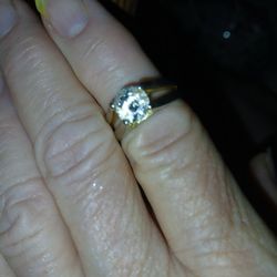 BEAUTIFUL  DIAMOND  RING 