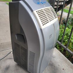 AC  WITH WINDOW EXHAUST 