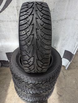 205/60r15 "Near New" Hankook Winter I-Pike studded snow tires