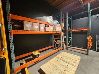 Pallet racks - like new!