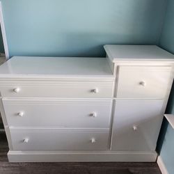 Wite Dresser