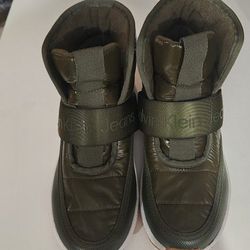 Calvin Klein Mabon High Top Sneaker (Women)

Size 6.5
