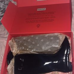 Brand new Hunter Original Tall Gloss rain boots in black. Never worn, still in the original box with all packaging.