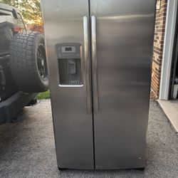 GE  Refrigerator 