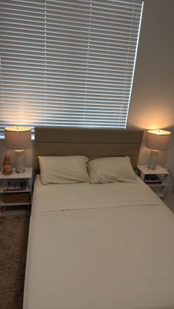 Complete Bedroom Set – Queen Bed + Sleepy’s by Sealy Mattress + 2 Nightstands + 2 Lamps + Area Rug