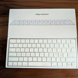 Apple Magic Keyboard (no cable) - lightly used