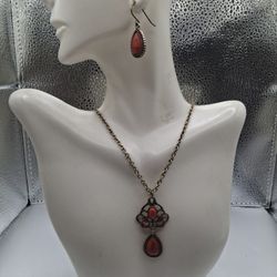 Semiprecious Stone Pendant Necklace Set 