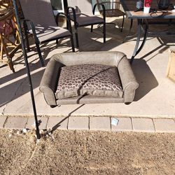 Brand New "Enchanted Home" Dog Bed 