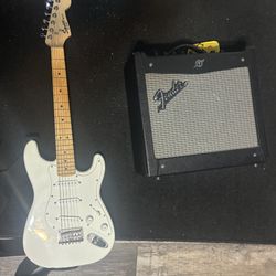 Gutair Fender Mini Fender Mustang V2 Amp