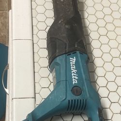 Makita Handsaw With Battery 