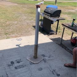 Cigarette butt receptacle