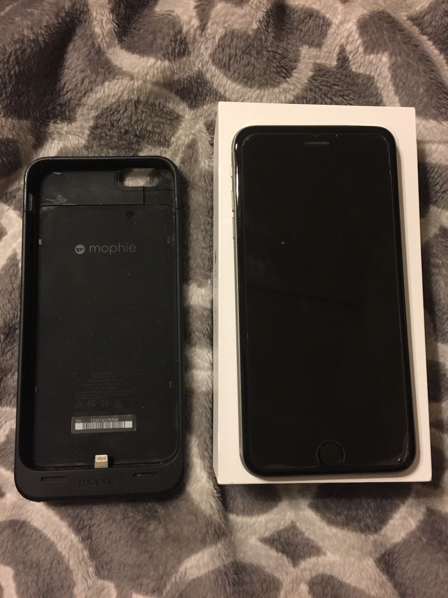 iPhone 6 Plus w/ mophie battery case