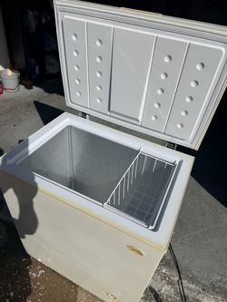 Midea Chest Freezer White