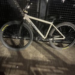 Throne 29er Check Description Not Selling