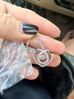 Sable Moissanite Heart Necklace – Sparkling Pendant – Like New