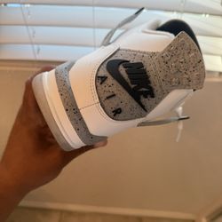 Jordan 4’s Size 12-13