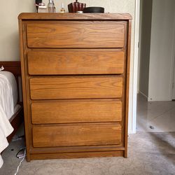 Vintage Solid Oak Chest Of Drawers / Dresser