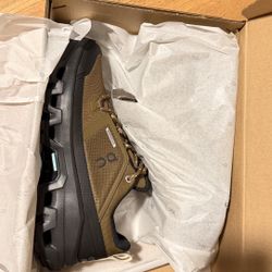 on cloud Shoes 