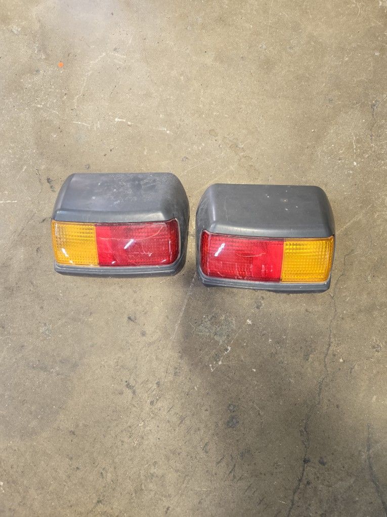 Kubota L2501 Rear Tail Lamps Pair