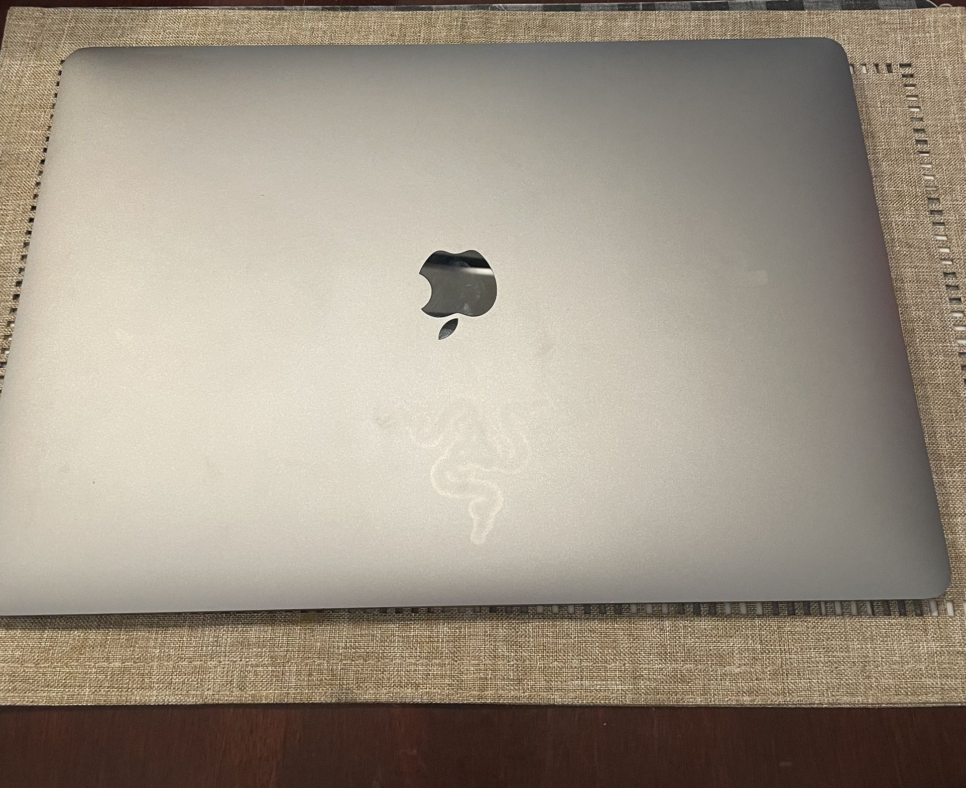 MacBook Pro 2016 15 Inch With Touchbar