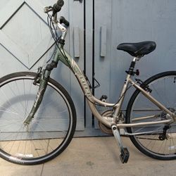 TREK.    Hybrid.      700c Tires 