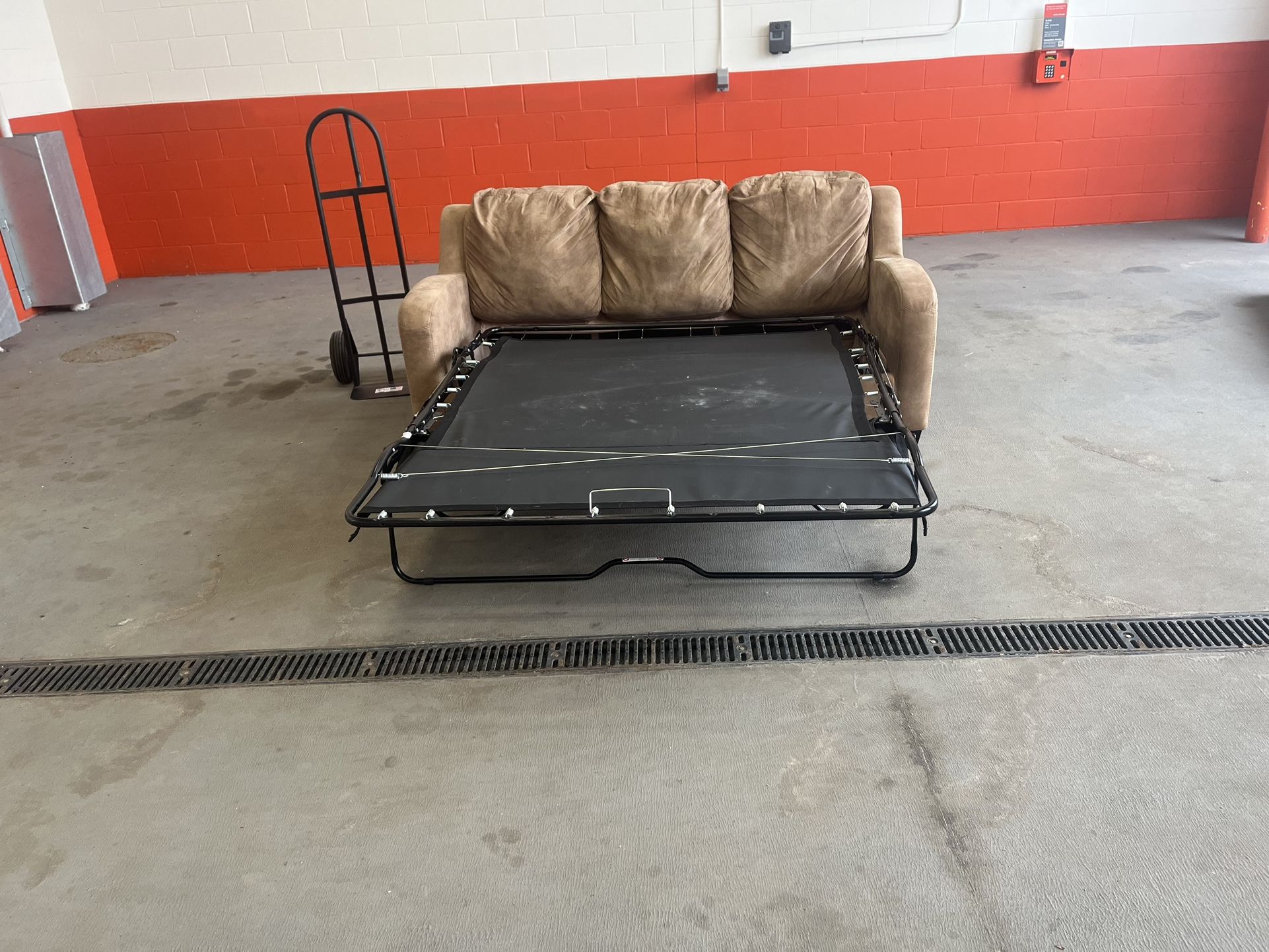 Couch Pull-Out Bed(Free delivery)