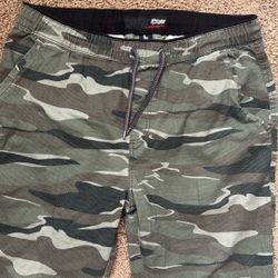 Plugg Men’s Large (36) camo joggers