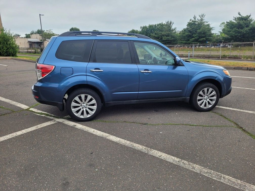 PRICED TO SELL.  09 SUBARU FORESTER 