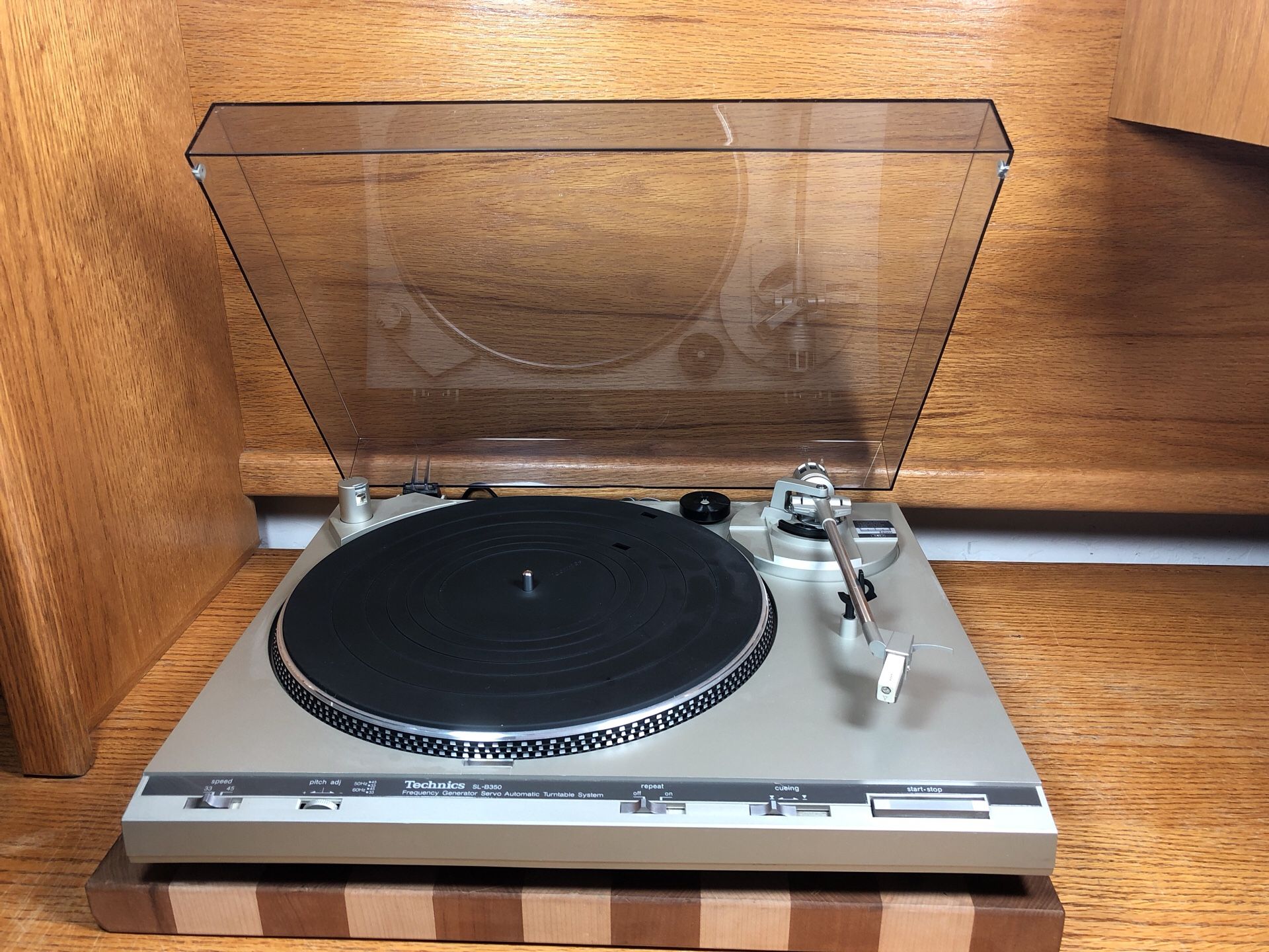 Technics SL-B350 turntable