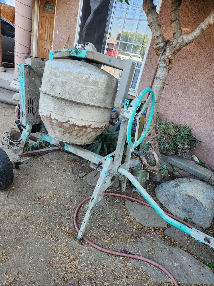 Mixer for concrete