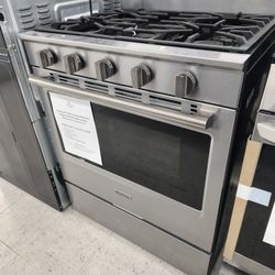 $849(MSRP$1199, Save $350) Maytag Freestanding Gas Range With Slow Cook and No Preheat Air Fry 