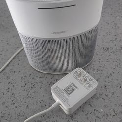 Bose Speaker 300 White Perfect Condition
