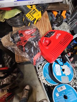 Milwaukee M12 Hammer Drill