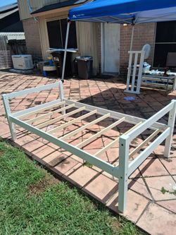 Twin size bed