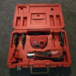 Milwaukee 2473-22 M12 Force Logic Press Tool Kit w/Jaws