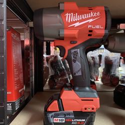 Milwaukee M18 Fuel 1/2” High Torque Impact Wrench With 5ah Battery