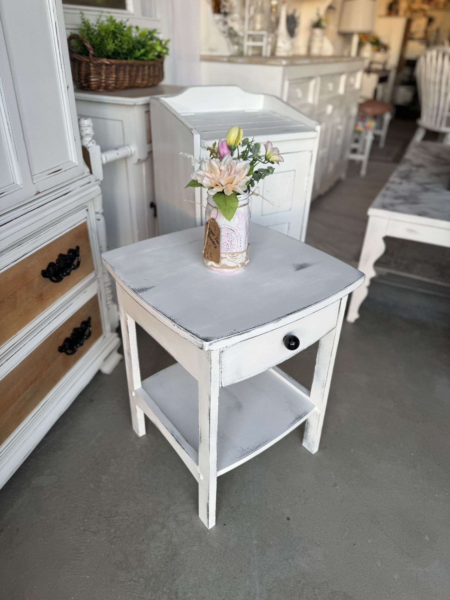 Accent / Side / End Table