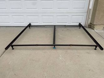 Heavy Duty King Size Bed Frame
In good condition
This bed frame is adjustable.
It can be adjustable to King Size,Cal king size,Queen Size,Full Size or