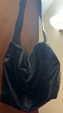 Black shoulder bag