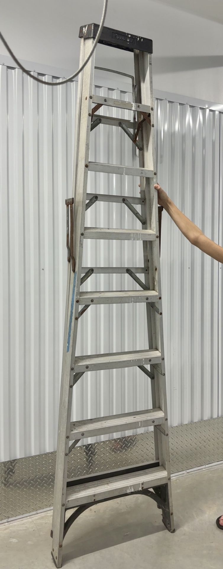 HUSKY Aluminum 8 Foot Ladder