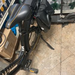 Giant Electric Bicycle .peddle Assist 