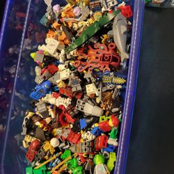 Tons Of Lego Minifigures 